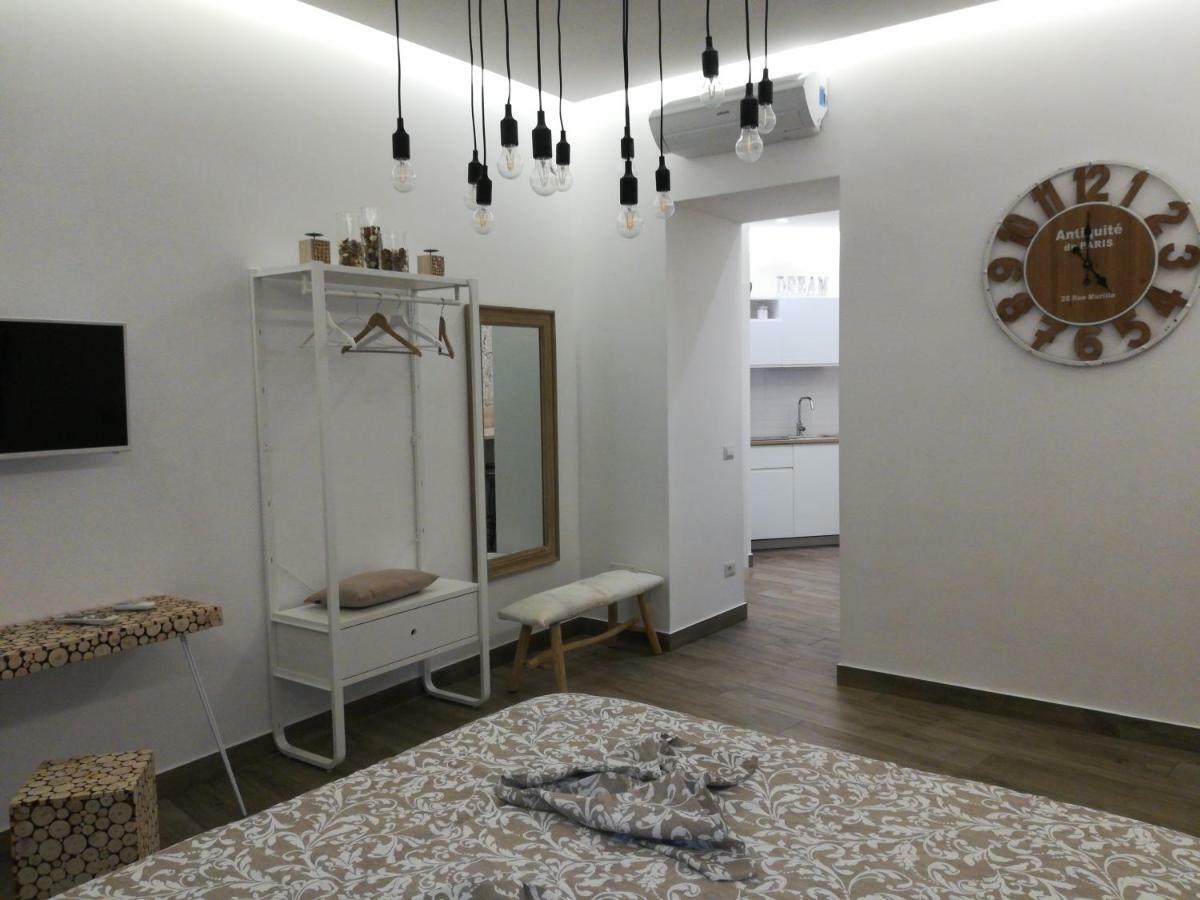 Апартаменты Vivi House Неаполь Экстерьер фото